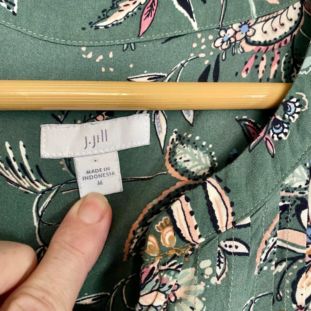 J. Jill Sage Green Floral Short Sleeve Pin Tuck Pullover Midi Dress Size M - Picture 5 of 10